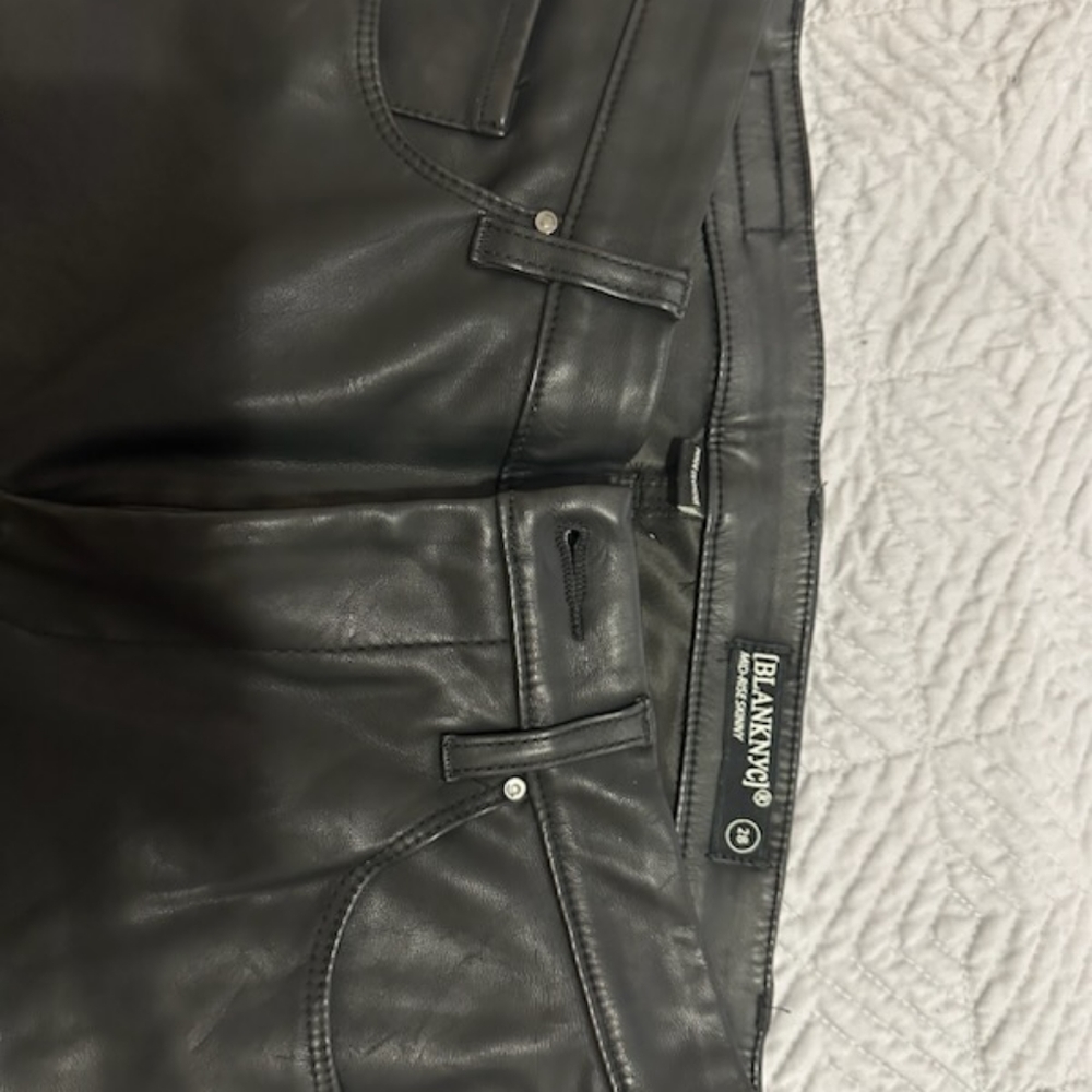 Womens Mid Rise Vegan leather skinny pants size 28.